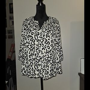 Crown & Ivy Black and White Boxy Blouse with Mandarin Collar
